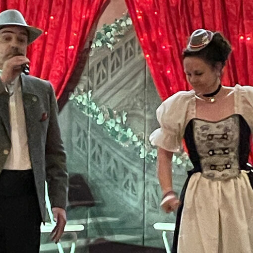 Operette optreden in Oostenrijkse klederdracht van Rolf en Angelique waarbij
