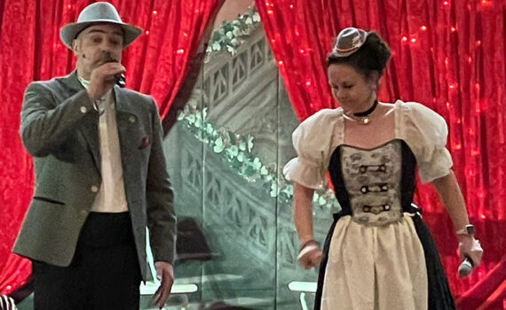 Operette optreden in Oostenrijkse klederdracht van Rolf en Angelique waarbij