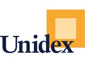 Logo van Unidex. Bestaande uit twee oranje vierkanten, waarbij de kleinste gecentreerd in het midden van het tweede vierkant staat. De buitenste is zacht helder oranje, de middelste zacht licht oranje. Links daarvoor staat in een donkere schreefletter Unidex.