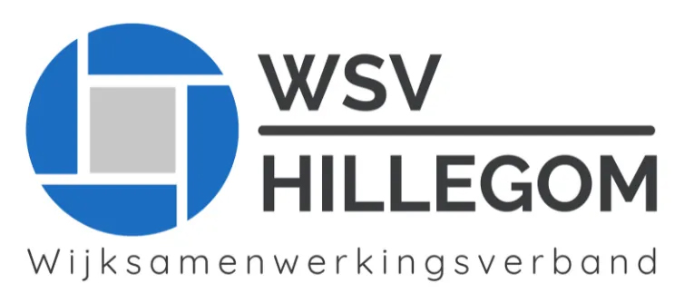 Rechts in zwarte hoofdletters, links uitgelijnd de letters WSV met daaronder het woord Hillegom. Daartussen een zwarte streep, even lang als het woord Hillegom. Links daarvan een blauw rondje met in het midden een grijs vierkant met witte strepen eromheen die ieder aan 1 kant van het vierkant doorlopen tot het uiteinde van het blauwe rondje. Onder de cirkel en de tekst WSV Hillegom, het woord Wijksamenwerkingsverband, met alleen de W als hoofdletter. Niet vet.
